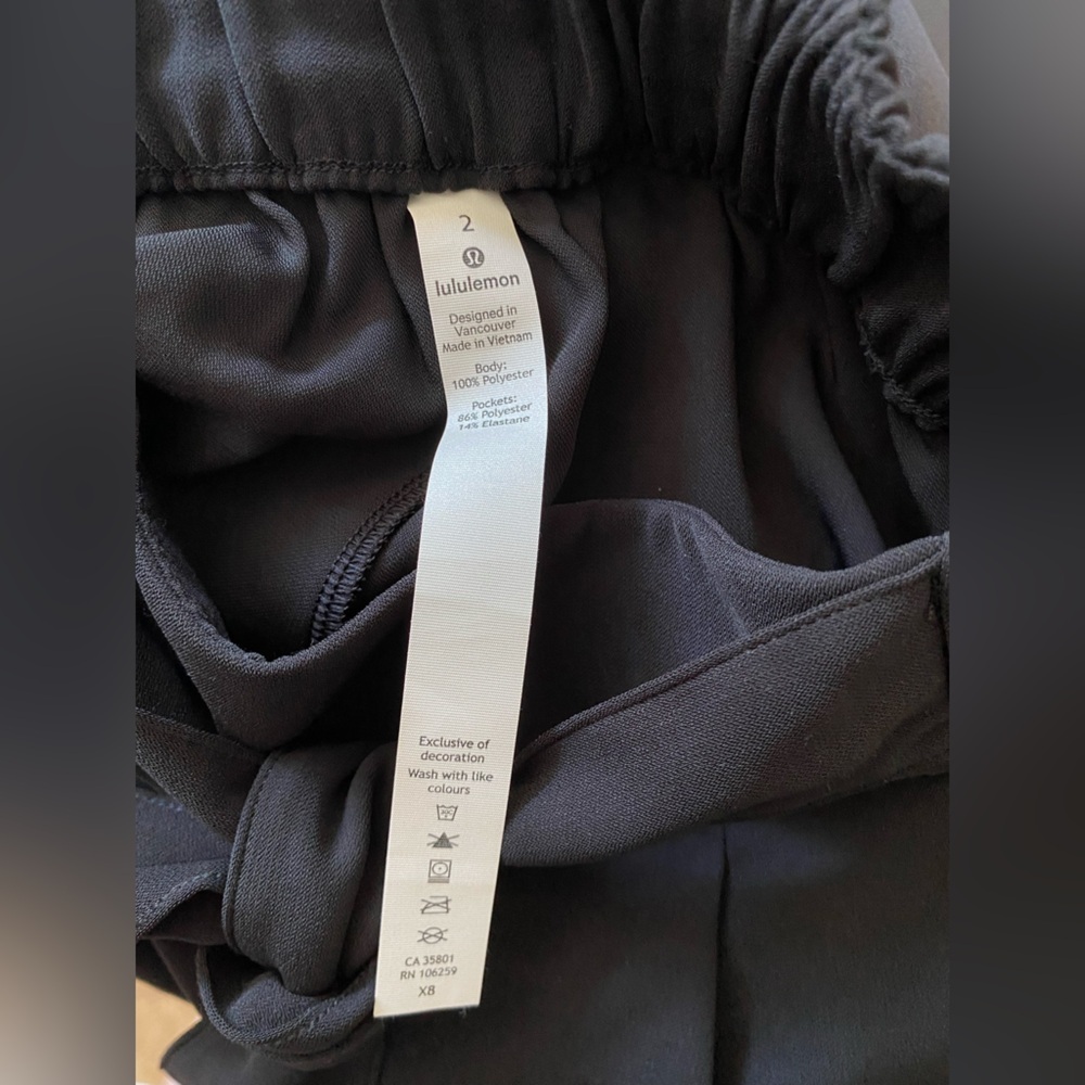 NWT LULULEMON Noir Wide-Leg Tie-Waist High Rise Flowy Crop Pants Black Size 2 - Picture 8 of 8